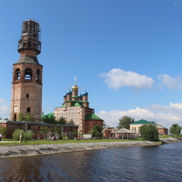 Соборная колокольня у Спасо-Преображенского храма.
