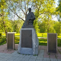 Памятник Брусницыну Л.И.