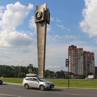 Стела в память 250-летия Перми на площади Гайдара.