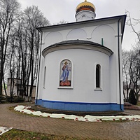 Храм иконы Божией Матери Всецарица на территории Московского областного онкологического диспансера по ул. Карбышева.