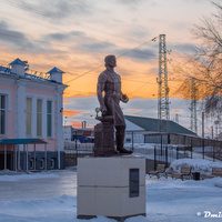 Памятник кузнецу