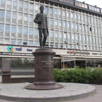 Памятник А.С. Попову у бизнес-центра "Попов".