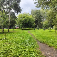 Сквер памяти ветеранов на улице Карбышева (микрорайон Южный). Сквер разбит в память о ветеранах ВОВ и локальных конфликтов.