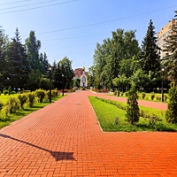 Мемориал «Воинам-землякам, за Родину жизнь отдавшим 1941–1945 гг» на площади Славы. Аллея Героев.