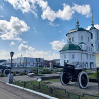 Гаубицы М-30 и Троицкий собор