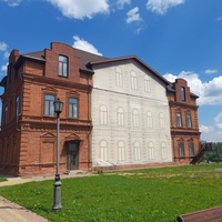 Бывшая женская гимназия