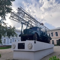 Памятник Флагману нефтяного машиностроения России