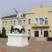 Памятник В. И. Ленину - "Ленин на колёсах" (памятник 1932 года) раньше действительно был передвижным.