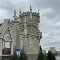 Копия Крымского замка <<Ласточкино гнездо>> в Гольяновском парке
