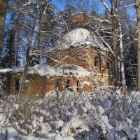 руины зимней церкви Иоанна Предтеча зимой 2010 года