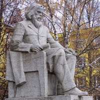 Памятник Менделееву