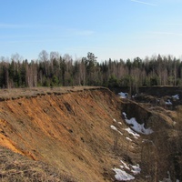 восточная часть песчаного карьера на месте погоста Еляково, весна 2011 года.