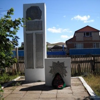 Памятник в деревне Дюртюли.