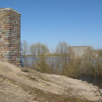 Недостроенный ЖД мост через Волхов