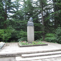 Парк санатория «Крым». Памятник