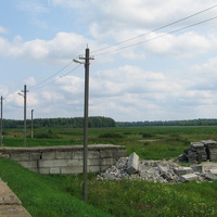Разрушенный пассажирский павильон о.п. Богутичи 2011г.