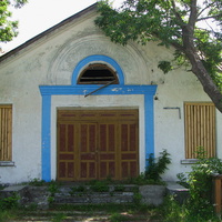 Бывшая восьмилетняя школа (центральный вход), 2011г.