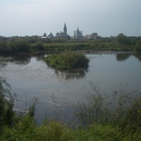 Вид на Железноборовский монастырь со стороны омута