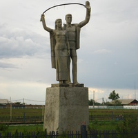 памятник в посёлке