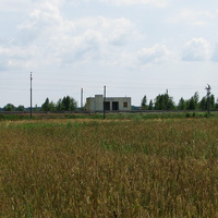 Вид на остановочный пункт со стороны деревни , июль 2010г.