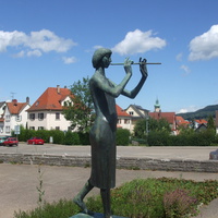 Скульптура девушки играющей на флейте (фото моей жены)