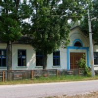 Бывшая восьмилетняя школа (работала с 1962 по 2005 годы), июль 2010г.