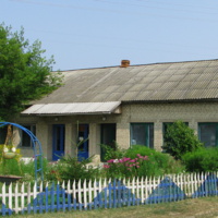 Здание бывшего сельсовета ( сейчас ФАП, библиотека, почта) июль 2010г.