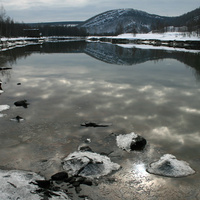 река Косьва, вид на Лодейную скалу (г.Губаха)