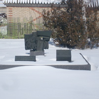 Мемориал "Романовским подпольщикам" во дворе музея