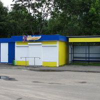 Павильон "Сдобушка" и автобусная остановка возле больницы