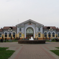 Железнодорожный вокзал  (вид со стороны города)