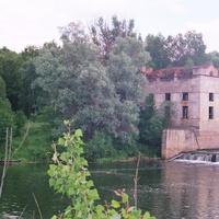 Здание бывшей ГЭС в д.Марьино.2010г.