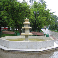 Небольшой городской фонтан