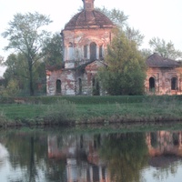 Церковь у пруда в с. Михайловское