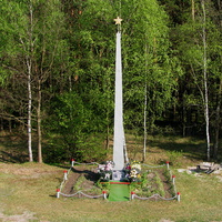 Памятник погибшему экипажу самолета во время ВОВ ( в 3-х км от города) установлен в 1975г.