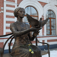 Памятник императрице Марии Александровне в честь которой назван город.