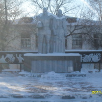 Памятник на центральной площади с. Сергиевск, памяти земляков, павших в ВОВ 1941-45 гг.