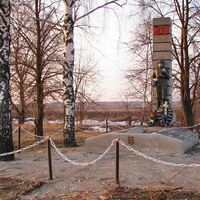 Братская могила погибших воинов во время ВОВ возле деревни