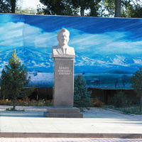 Памятник Д.А.Конаеву-человек века,основатель Баканас