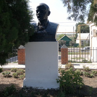 Каменоломни. Памятник В.И. Ленину у ЖД вокзала.