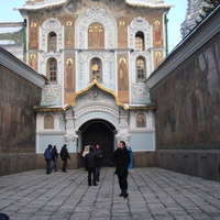 У главного входа, Киево-Печерская Лавра