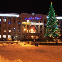 Новогодняя ёлка перед администрацией Черкесска
