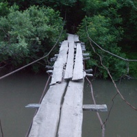 подвесной мостик через реку Маралиха
