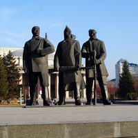 Фрагмент монумента на пл. Ленина.