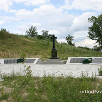 Памятник умершим односельчанам в голодные, безурожайные 30-е годы.