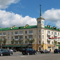 Площадь Ленина и дом