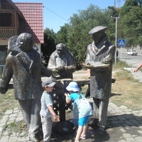 Памятник героям кинофильма "Мимино"