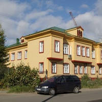 Здание дирекции музея в Малых Корелах.