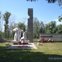 памятник в парке воинам