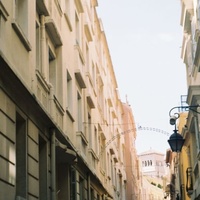 Монако. Узкая улочка.